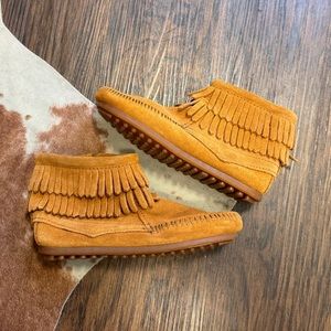 Youth Minnetonka Double Fringe Boots